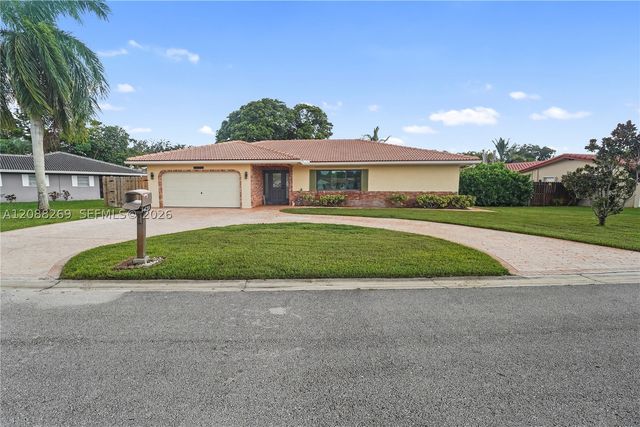 10650 NW 42nd Dr, Coral Springs, FL 33065