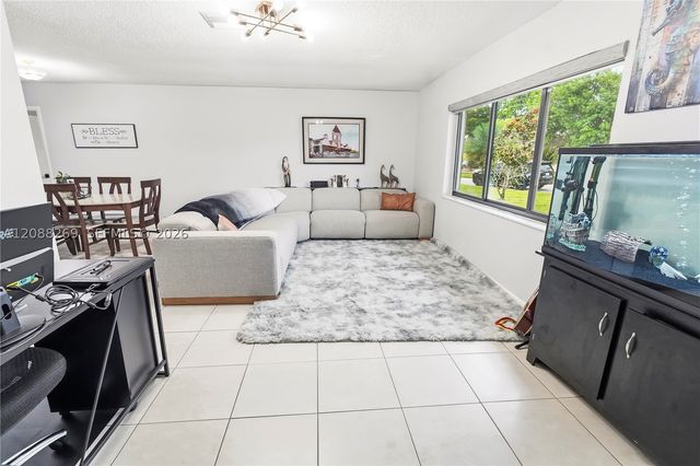 10650 NW 42nd Dr, Coral Springs, FL 33065