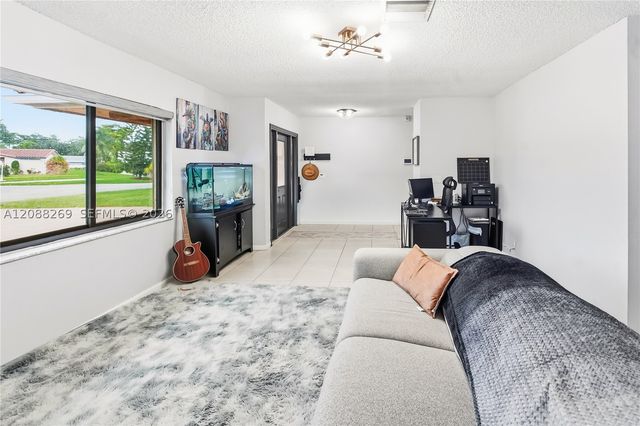 10650 NW 42nd Dr, Coral Springs, FL 33065