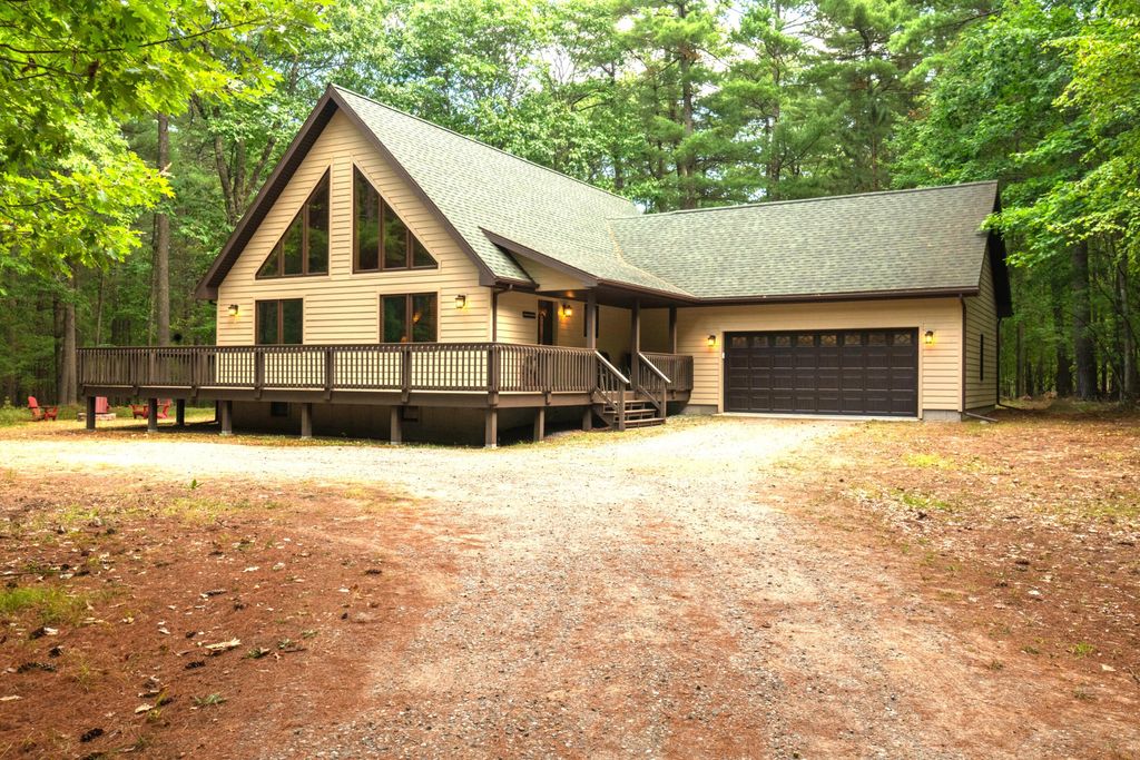 12 Elm Street, Jay, NY 12941