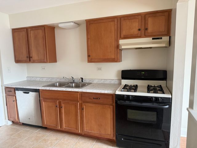 77 W Central Avenue 108, Roselle, IL 60172