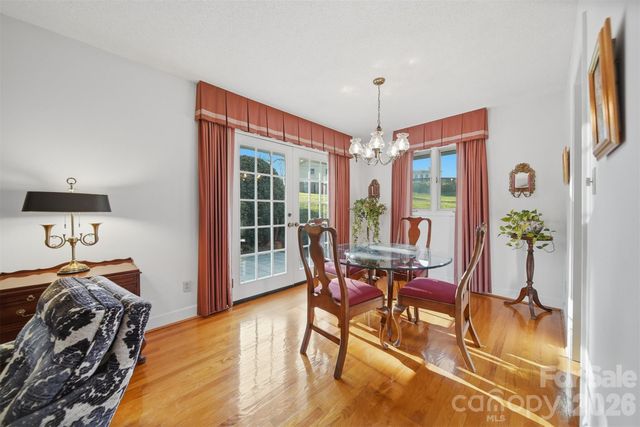 5523 Pine Lake Court, Hickory, NC 28601