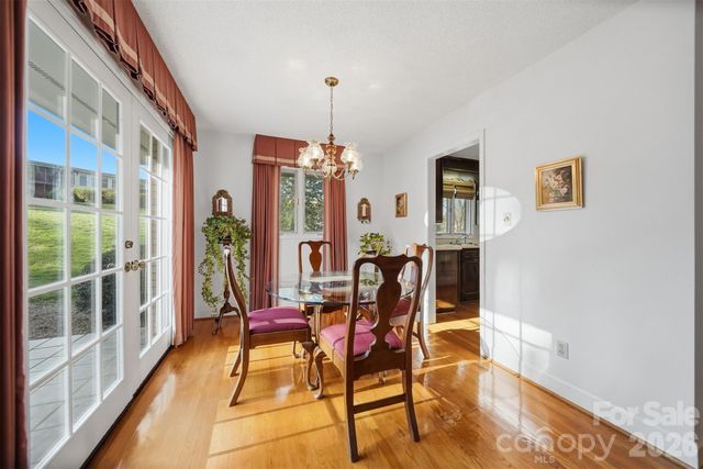 5523 Pine Lake Court, Hickory, NC 28601