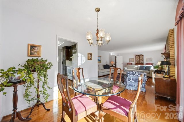 5523 Pine Lake Court, Hickory, NC 28601