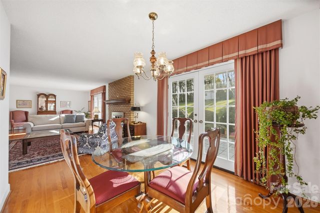 5523 Pine Lake Court, Hickory, NC 28601