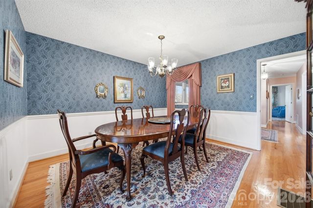 5523 Pine Lake Court, Hickory, NC 28601