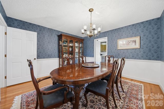 5523 Pine Lake Court, Hickory, NC 28601