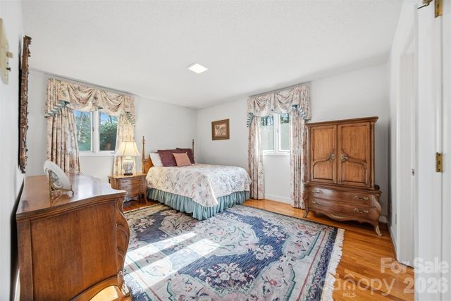 5523 Pine Lake Court, Hickory, NC 28601