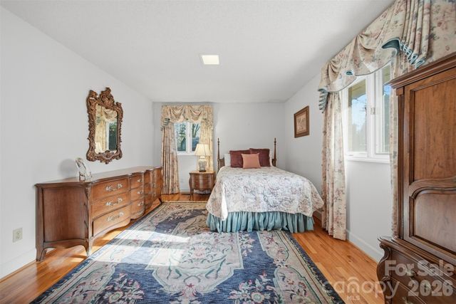 5523 Pine Lake Court, Hickory, NC 28601