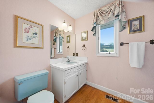 5523 Pine Lake Court, Hickory, NC 28601