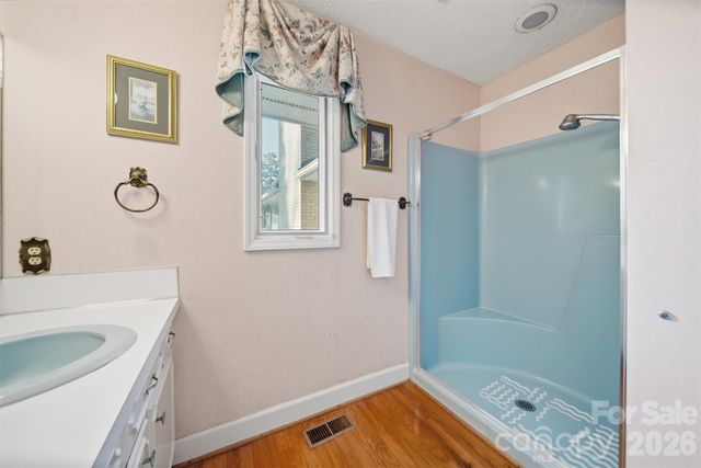 5523 Pine Lake Court, Hickory, NC 28601