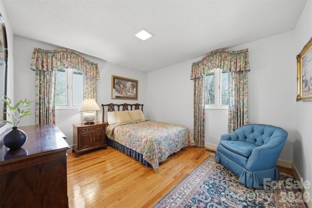 5523 Pine Lake Court, Hickory, NC 28601