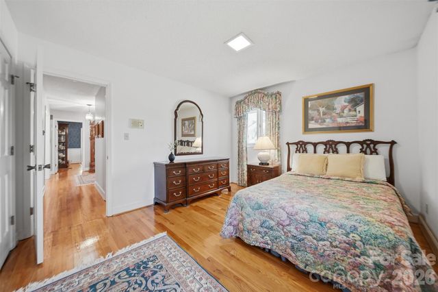 5523 Pine Lake Court, Hickory, NC 28601