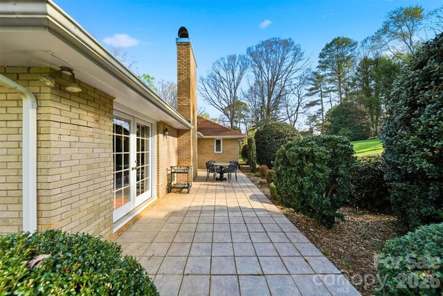 5523 Pine Lake Court, Hickory, NC 28601