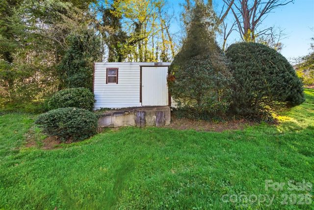 5523 Pine Lake Court, Hickory, NC 28601