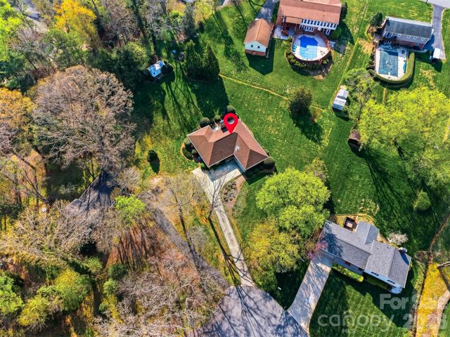 5523 Pine Lake Court, Hickory, NC 28601