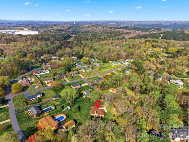 5523 Pine Lake Court, Hickory, NC 28601