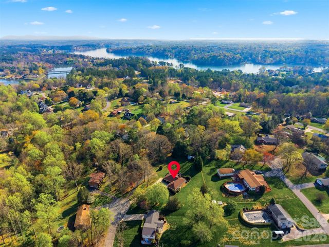 5523 Pine Lake Court, Hickory, NC 28601