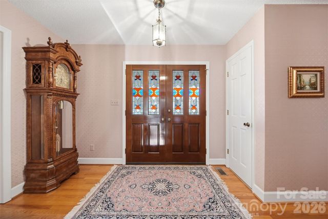 5523 Pine Lake Court, Hickory, NC 28601