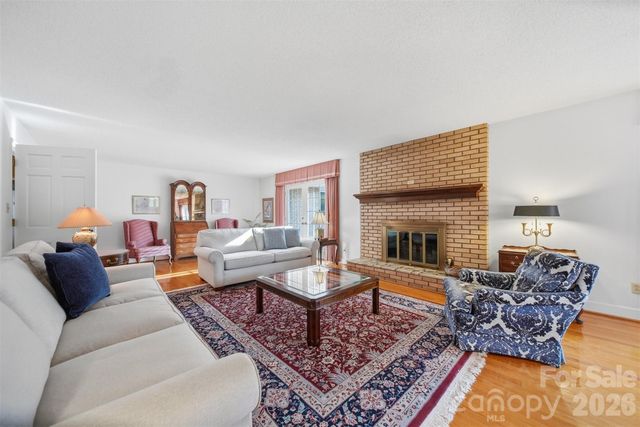 5523 Pine Lake Court, Hickory, NC 28601