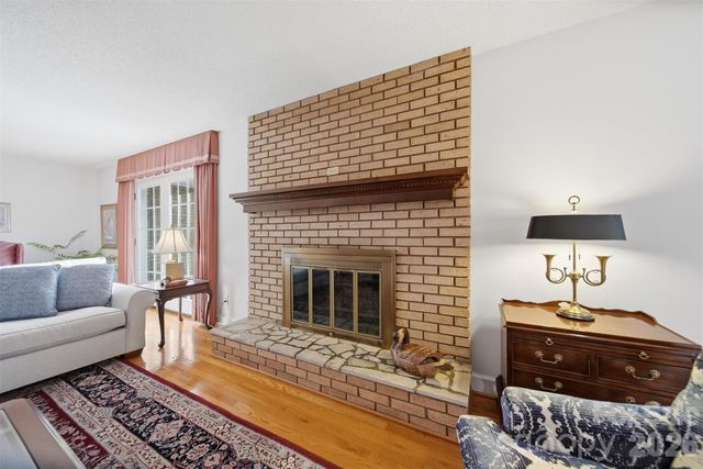 5523 Pine Lake Court, Hickory, NC 28601