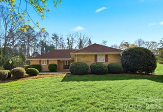 5523 Pine Lake Court, Hickory, NC 28601