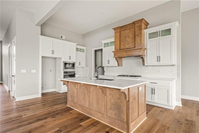 9164 Saddletop Street, Lenexa, KS 66227