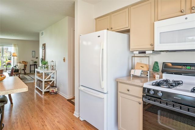 14 Glenn Hvn, Ogden, NY 14559