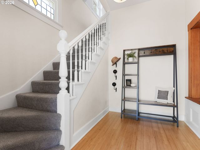 1566 Se LINN St, Portland, OR 97202