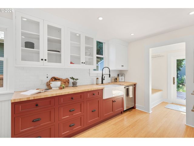 1566 Se LINN St, Portland, OR 97202