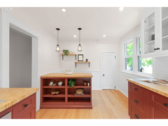 1566 Se LINN St, Portland, OR 97202