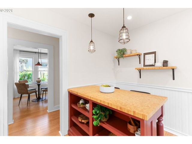 1566 Se LINN St, Portland, OR 97202