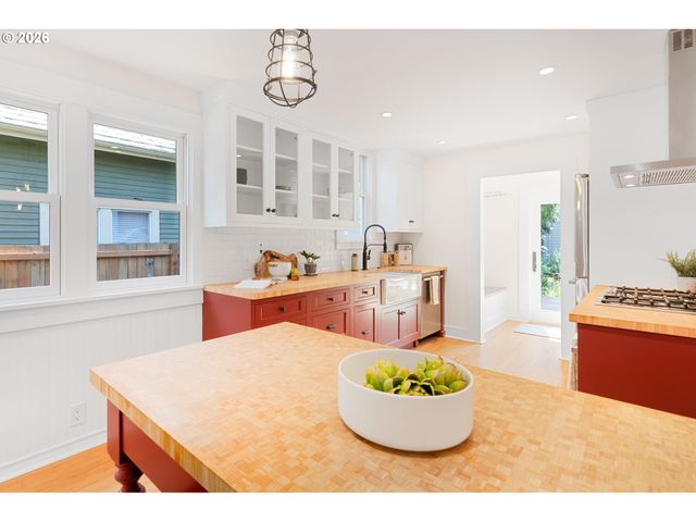 1566 Se LINN St, Portland, OR 97202