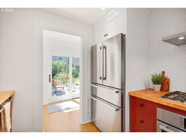 1566 Se LINN St, Portland, OR 97202