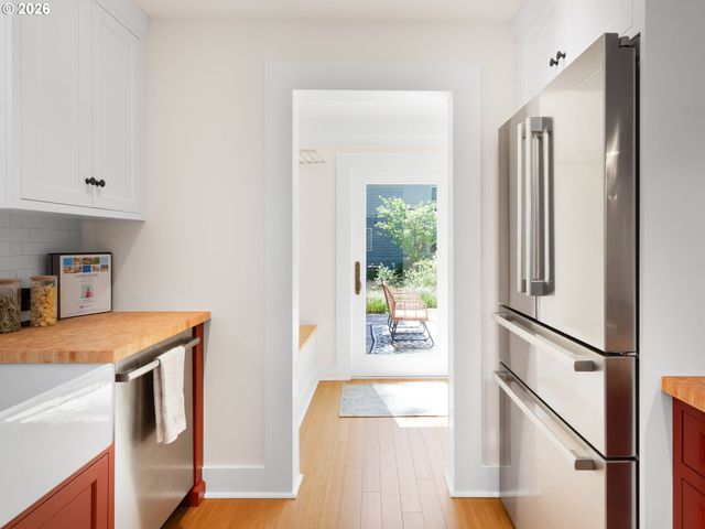 1566 Se LINN St, Portland, OR 97202