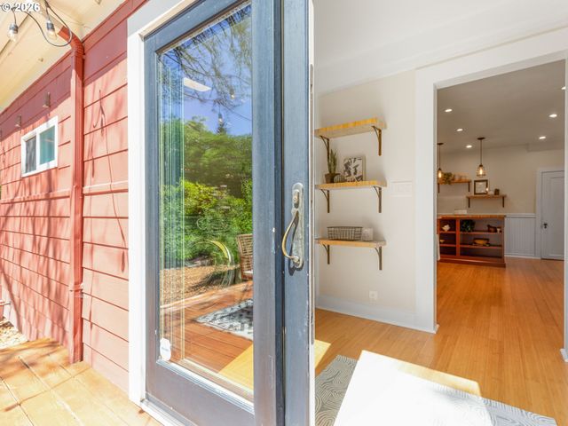 1566 Se LINN St, Portland, OR 97202