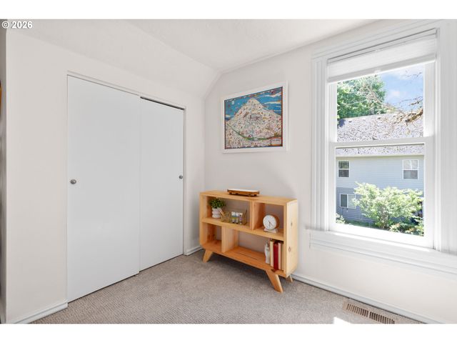 1566 Se LINN St, Portland, OR 97202