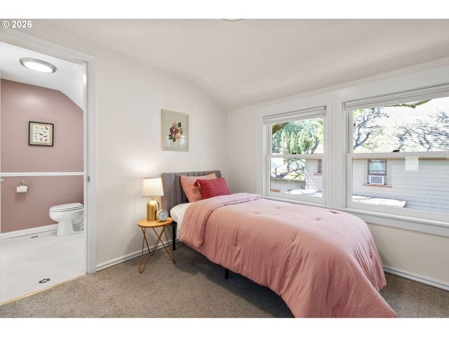 1566 Se LINN St, Portland, OR 97202