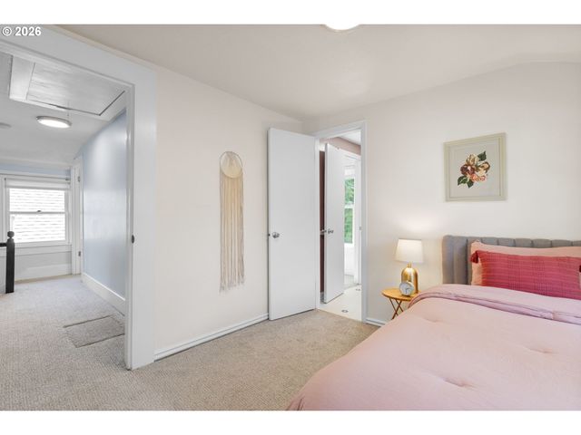 1566 Se LINN St, Portland, OR 97202