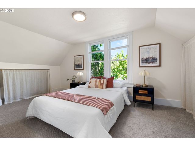 1566 Se LINN St, Portland, OR 97202