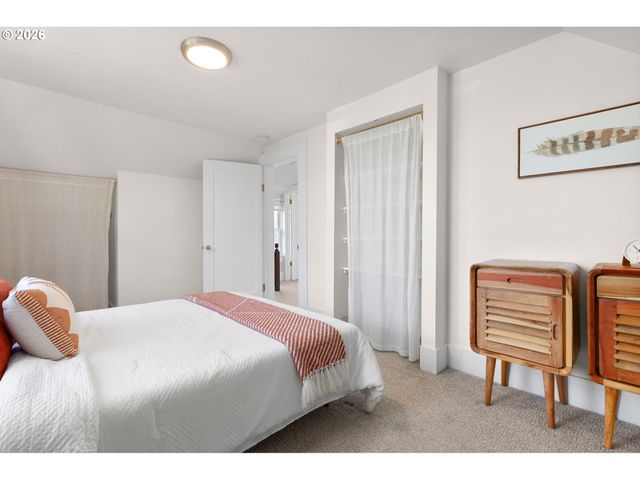 1566 Se LINN St, Portland, OR 97202