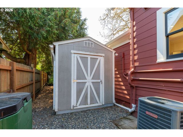 1566 Se LINN St, Portland, OR 97202