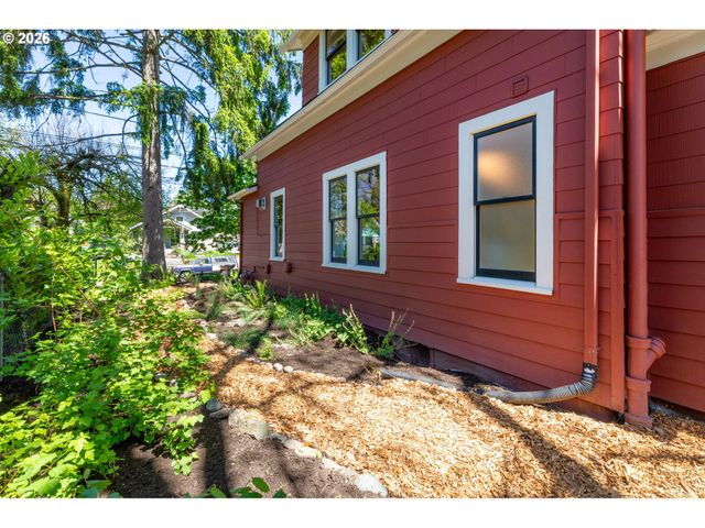 1566 Se LINN St, Portland, OR 97202