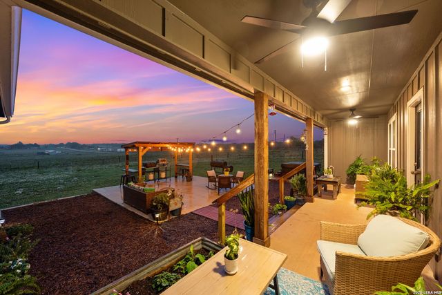 2520 County Road 319, La Vernia, TX 78121