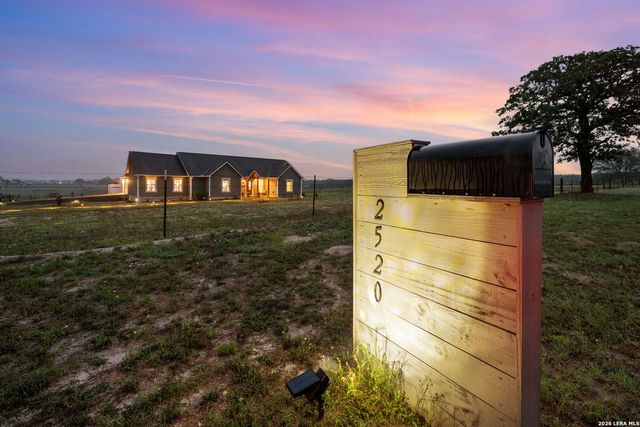 2520 County Road 319, La Vernia, TX 78121