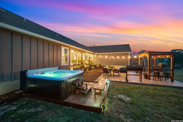 2520 County Road 319, La Vernia, TX 78121