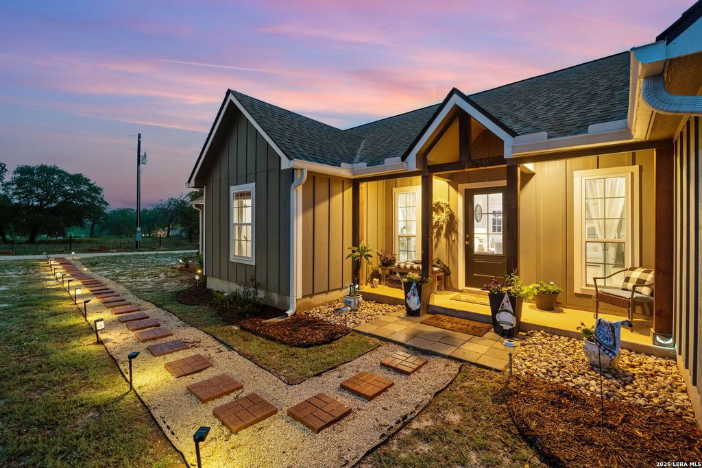 2520 County Road 319, La Vernia, TX 78121
