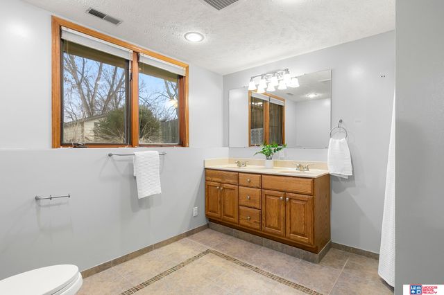 5216 S Bennington Place, Lincoln, NE 68516