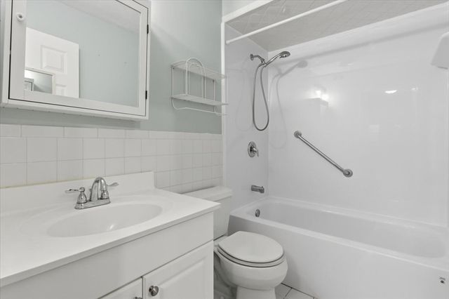 360 Neponset Street 702, Canton, MA 02021