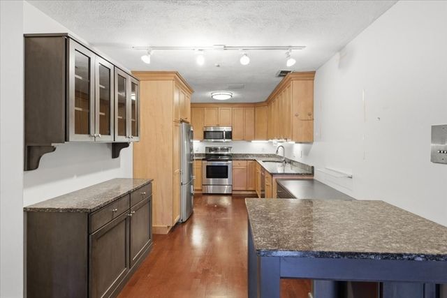 360 Neponset Street 702, Canton, MA 02021